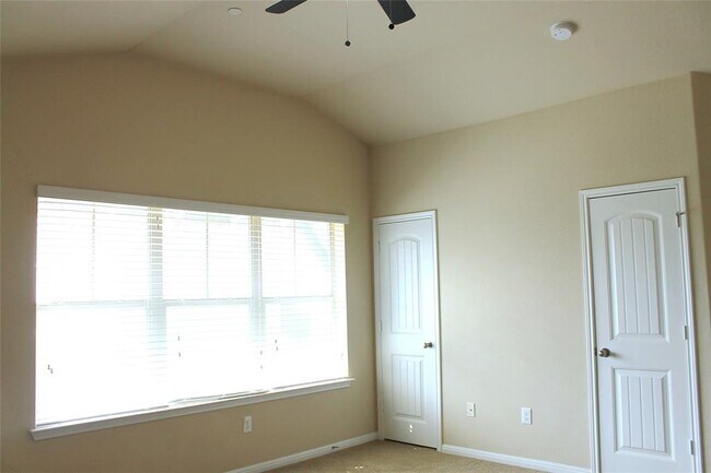 Building Photo - 516 E Slaughter Ln