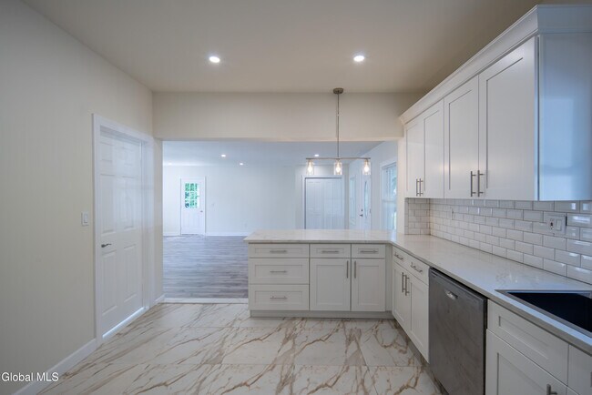 Building Photo - 489 Grooms Rd
