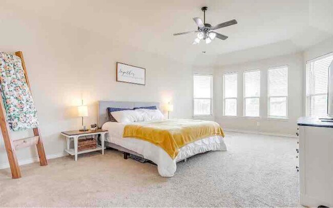 Building Photo - 1208 Lantana Ln