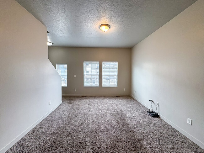 Building Photo - 699 E 355 N