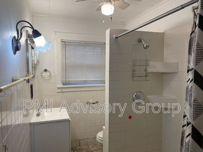 Building Photo - 1267 SW Plass Ave