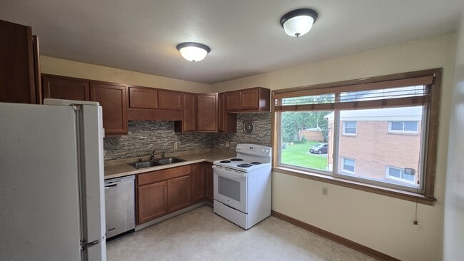 Building Photo - 426 Rushmore Ln