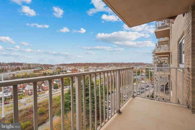 Building Photo - 1225 Martha Custis Dr