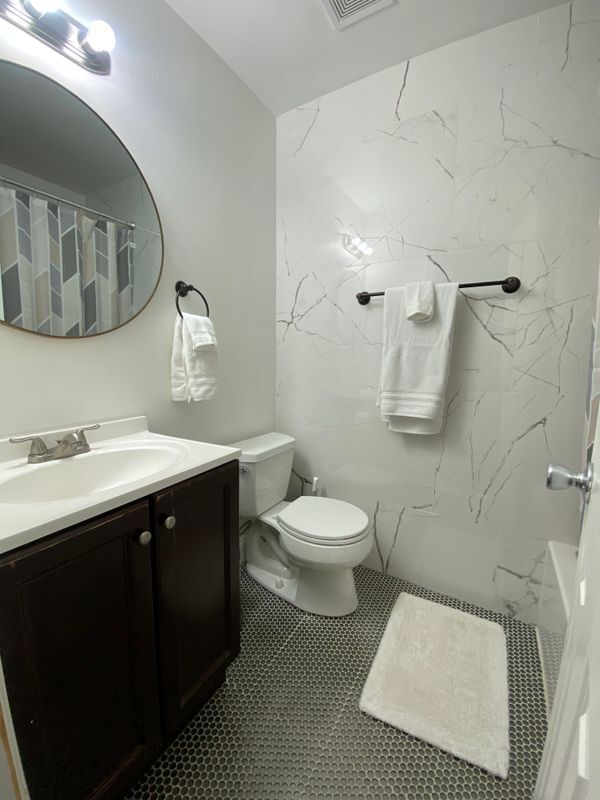 Building Photo - 7416 Rhondda Dr