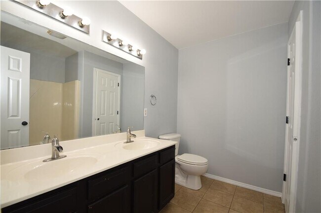 Building Photo - 903 SW Sandrock Rd