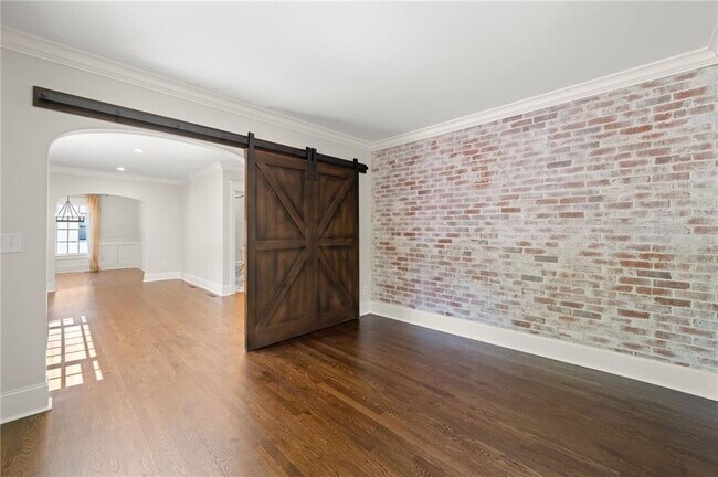 Building Photo - 1785 Meadowdale Ave NE