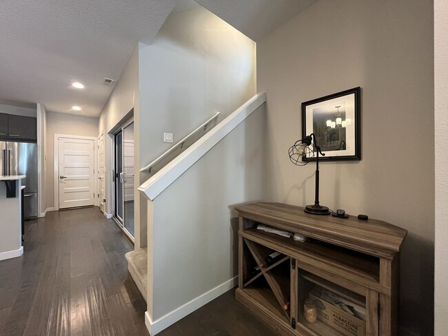 Building Photo - Spacious 2,511 Sq Ft Wilsonville Townhome with Vaulted Loft, Modern Kitchen & Attached Two-Car Ga...