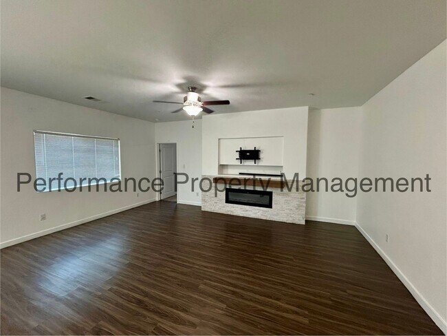 Building Photo - 2505 Mercedes Dr