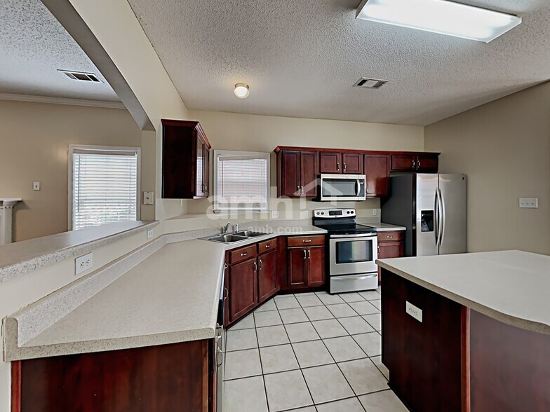Building Photo - 9321 N Fairmont Cir