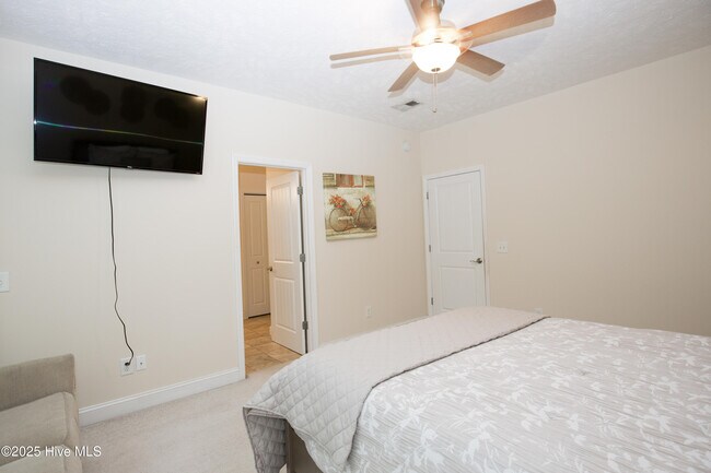 Building Photo - 5 Kemper Woods Ct