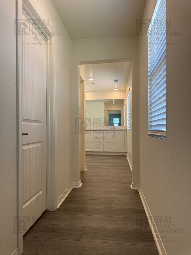Building Photo - Cul-De-Sac Home in Heritage Lake Featuring Downstairs Bedroom & Bath + Loft