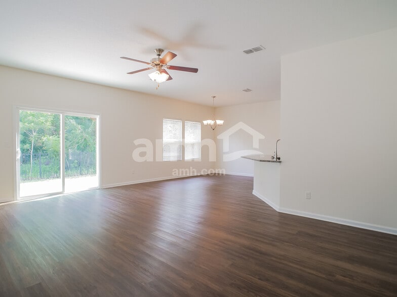 Building Photo - 212 W Jayce Way