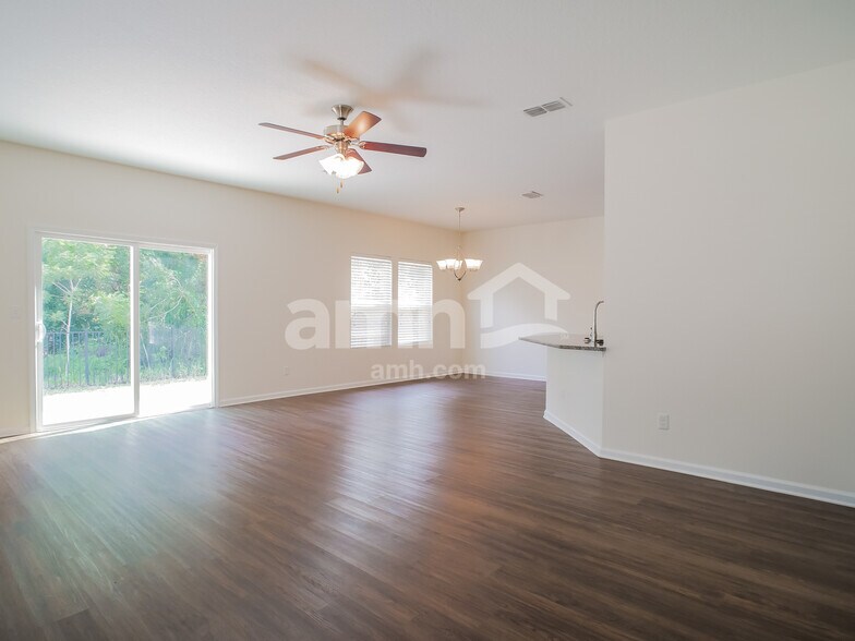 Building Photo - 212 W Jayce Wy