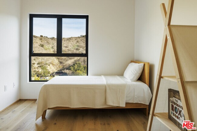 Building Photo - 3755 Camino de la Cumbre
