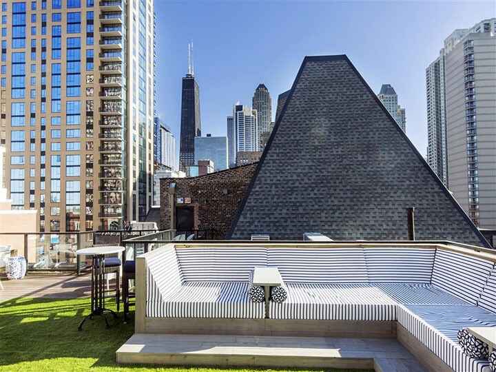 Building Photo - 118 W Chicago Ave