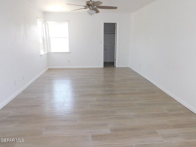 Building Photo - 617 Colchester Dr