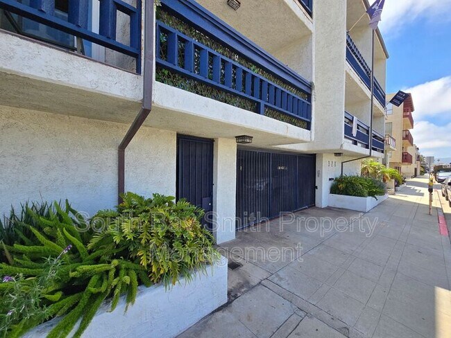 Building Photo - 320 Hermosa Ave