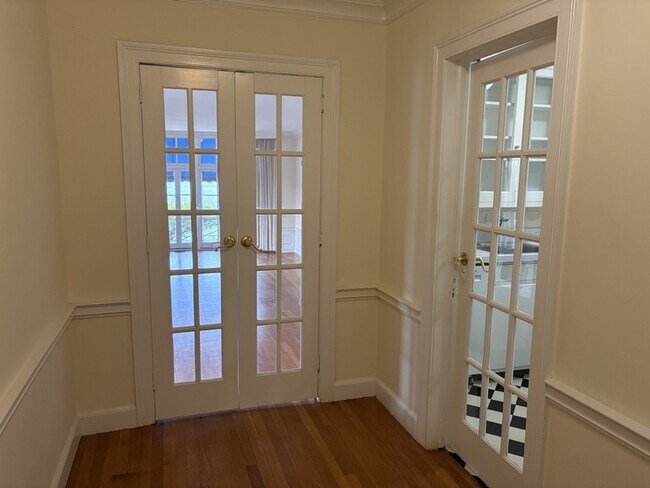 Building Photo - 700 Steamboat Rd