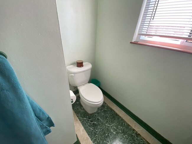 Building Photo - Awesome 2 bedroom Bungalow in Cory-Merill Neighborhood