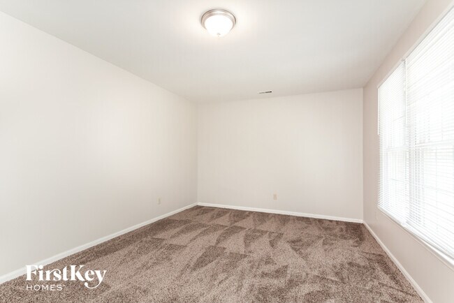 Building Photo - 5018 Farm Pond Ln