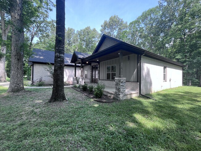 Building Photo - 206 Bridgewood Dr