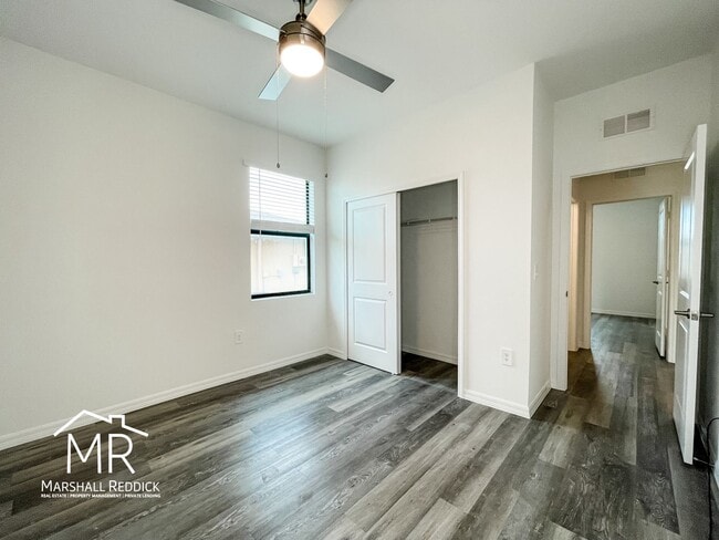 Building Photo - Spacious 3-Bedroom, 2-Bathroom 1 Car Garage
