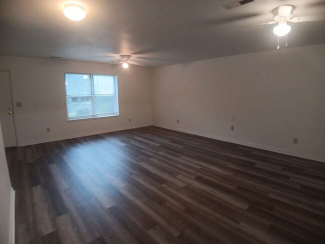 Building Photo - 206 Janie Ln