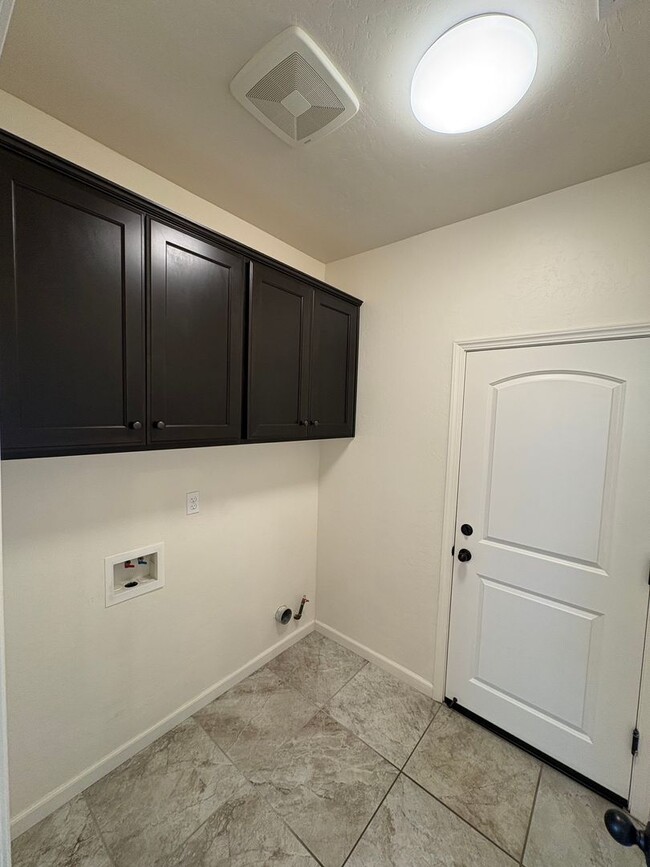 Building Photo - Home located in Ashton Park Move in Ready!...