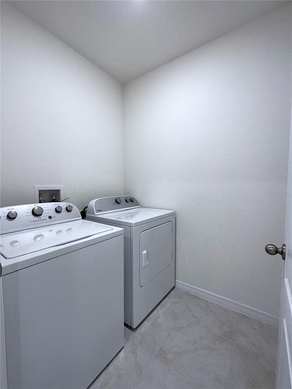 Building Photo - 487 Lily Ln