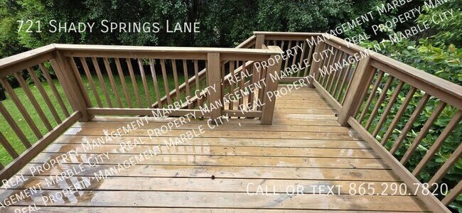 Building Photo - 721 Shady Springs Ln