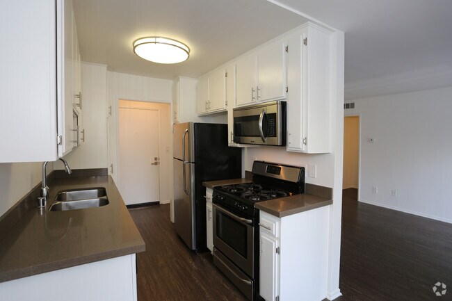 2BR, 2BA-Kitchen - Cape Cod Gardens