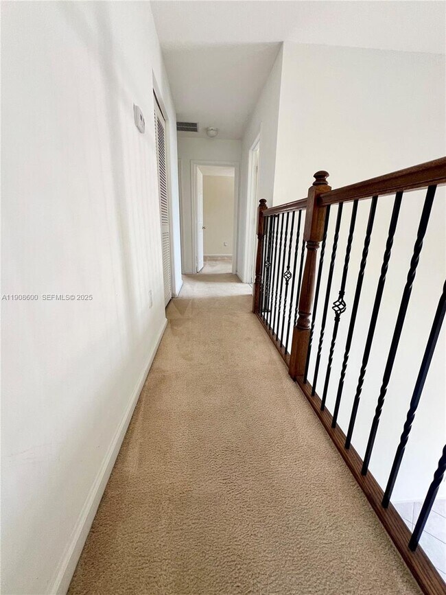 Building Photo - 15562 SW 50th Ct