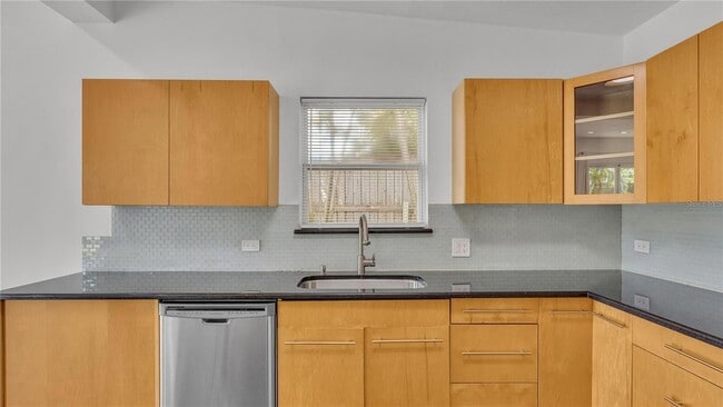 Building Photo - 2128 Sycamore Dr