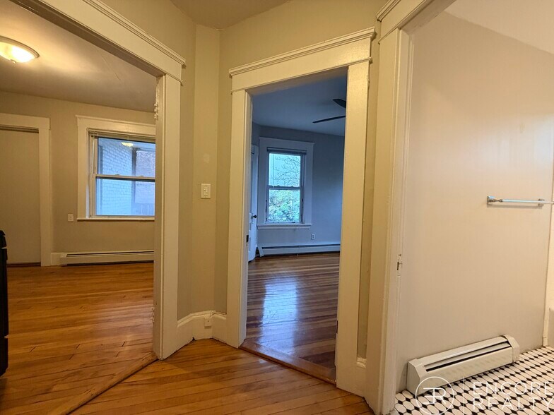 Building Photo - 56 Hancock St