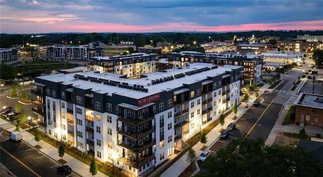 Building Photo - 1000 Rea Dr SW