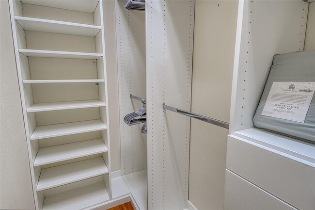 Building Photo - 7256 Monarda Dr