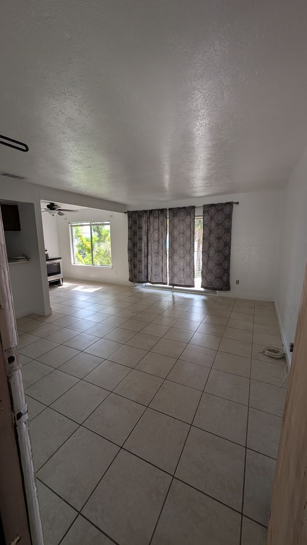 Building Photo - One Bedroom with balcony.