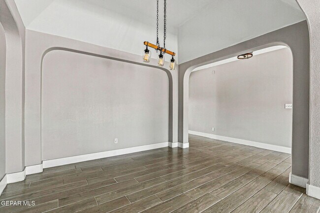 Building Photo - 14420 Navajo Point Dr
