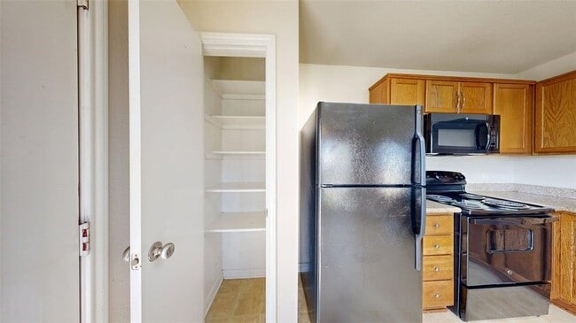 Building Photo - 4140 McFarland Dr