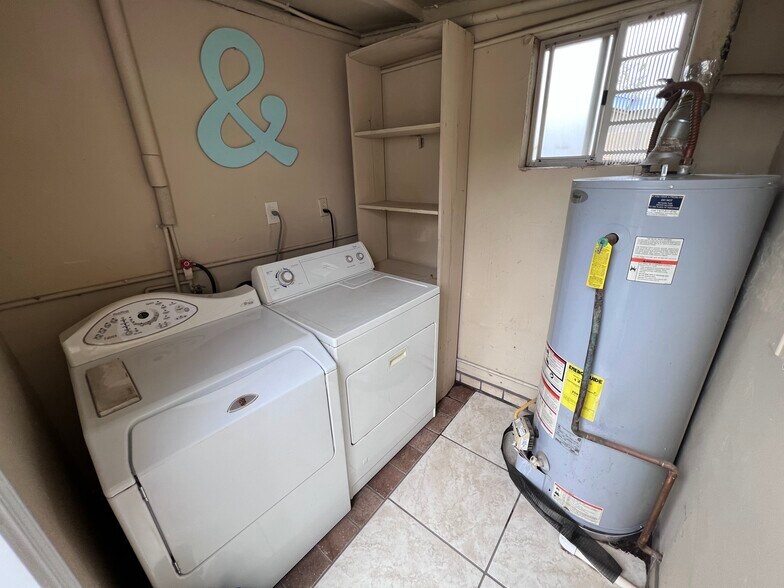 Laundry Room - 1405 S Farmer Ave