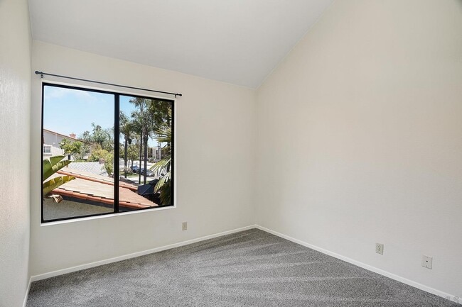 Building Photo - 1240 Thomas Ave