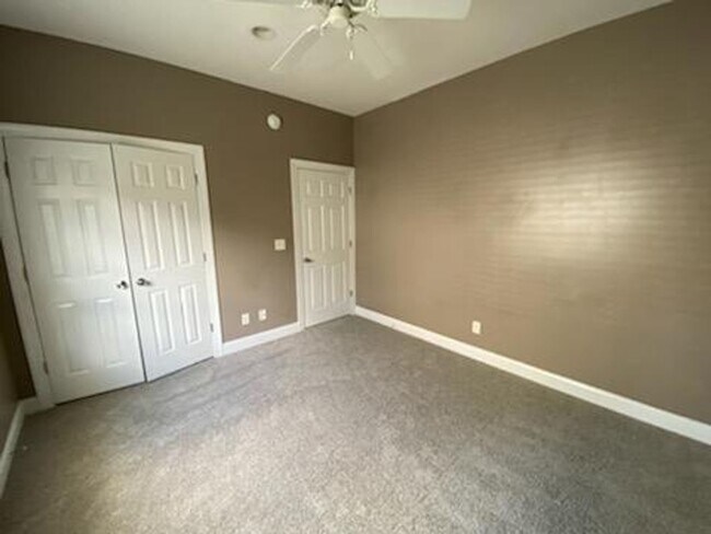 Building Photo - 3 Bedroom, 2 bath home in North Shore Comm...