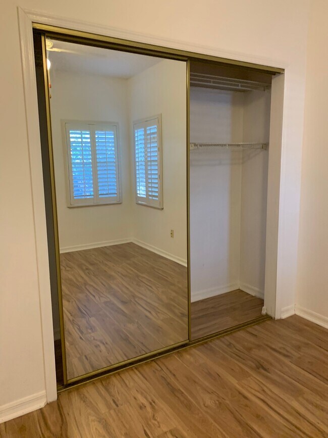 Building Photo - 300 New Waterford Pl