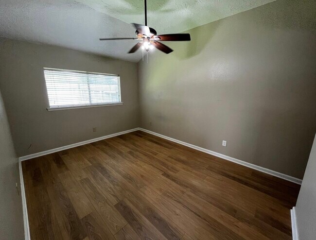 Building Photo - 11011 Crenchrus Ct