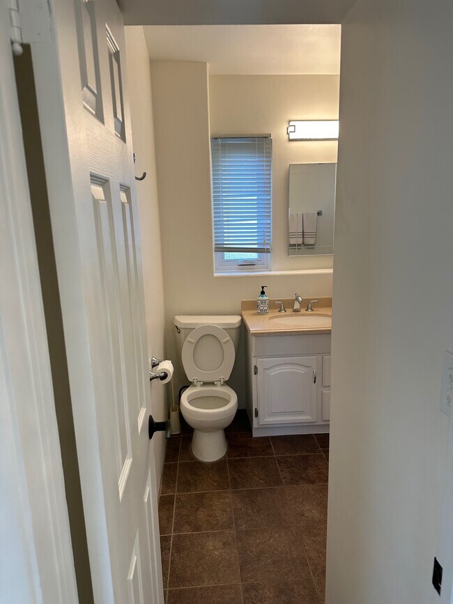 Building Photo - 4030 Haines St