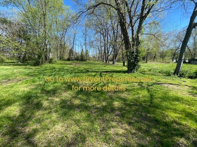 Building Photo - 105 20th Ave W - Spriningfield, TN 37172