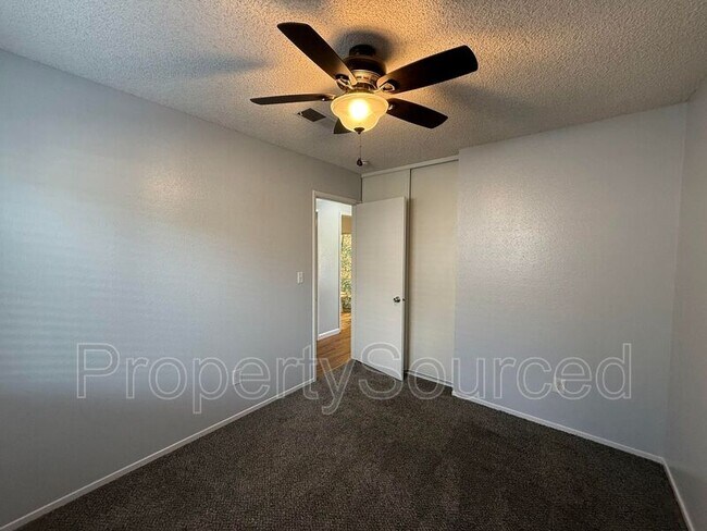 Building Photo - 1708 Applegate Dr