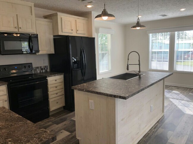 Building Photo - 309 Eland Dr