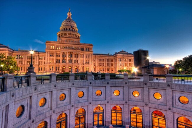 Building Photo - 5445 Town and Country Blvd