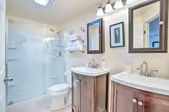 Building Photo - 5 Bed 3 Bath House! For Rent!!!